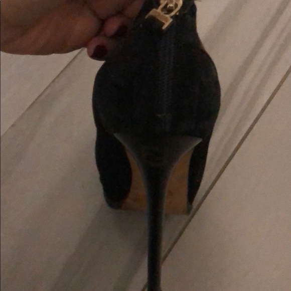 Shoes - Picture 6 of 6